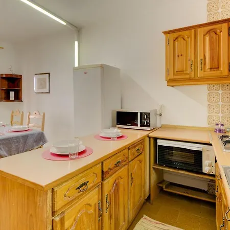 Sleeps 4 Wifi